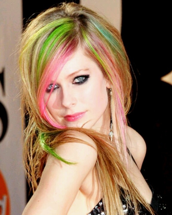 Photo:  Avril Lavigne 16